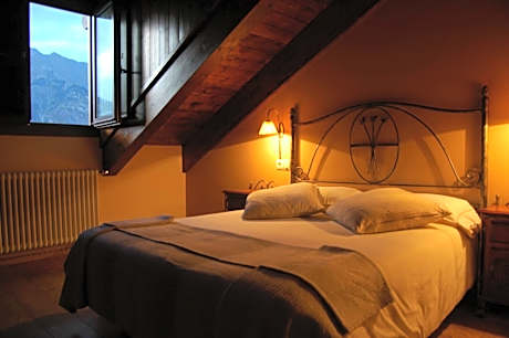 Family Room (2 Adults + 1 Child)