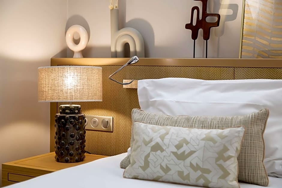 Hotel Camille Paris, Tapestry Collection by Hilton