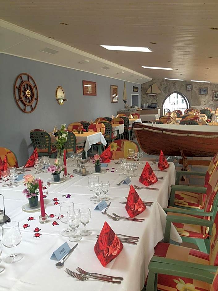 Hôtel du Port - Free Parking - Breakfast included