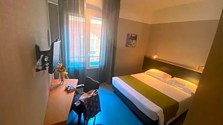 Economy Triple Room