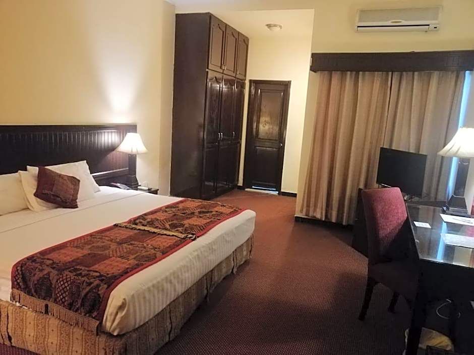 Bravo Hotel – Lahore, WI