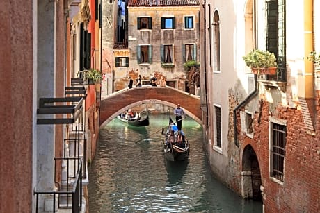 Classic Double Room with Canal View