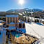NEW! Marriott Slope View Ski & Summer Luxury Studio Sleeps 4 Full kitchen, Amenities & Paid Parking
