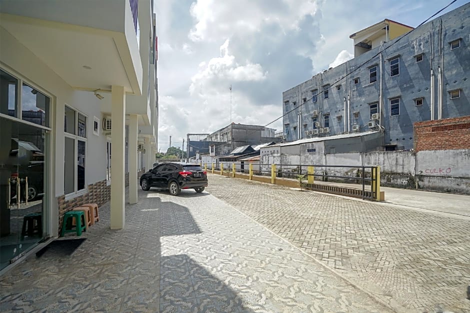 OYO 443 Hotel Barlian