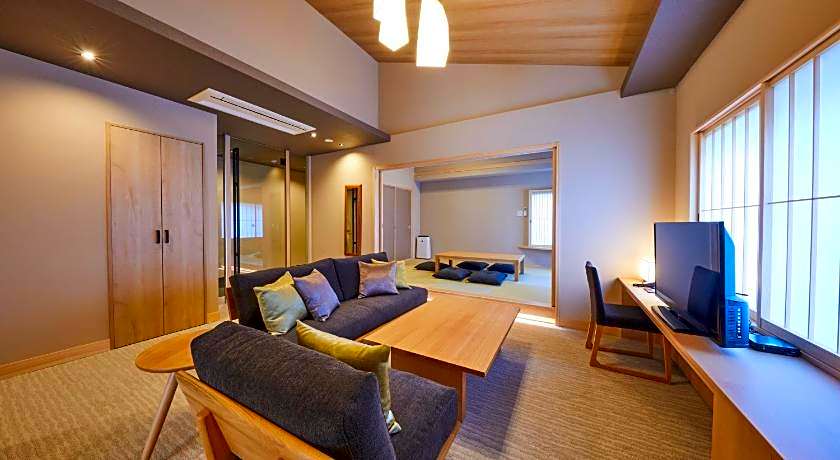 Rinn Shirakawa South