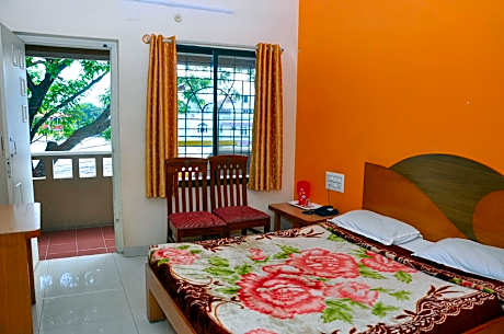 Vinayaka Deluxe Lodge