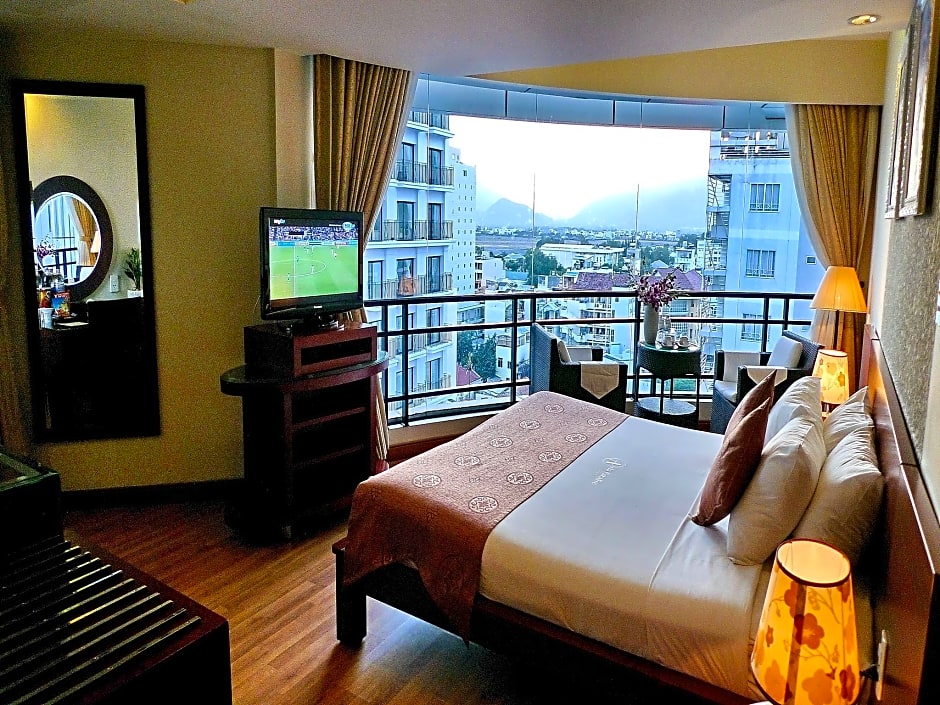 Photo 1 of 11 of Deluxe 1 Double Bed, City View