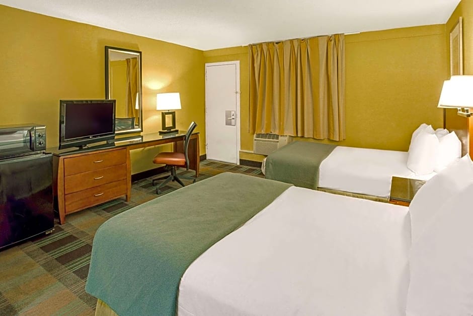 Travelodge by Wyndham Silver Spring