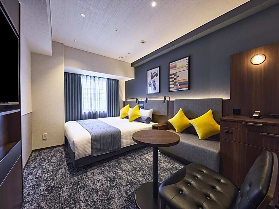 Photo 1 of 8 of Hollywood 2 Beds and 1 King Bed