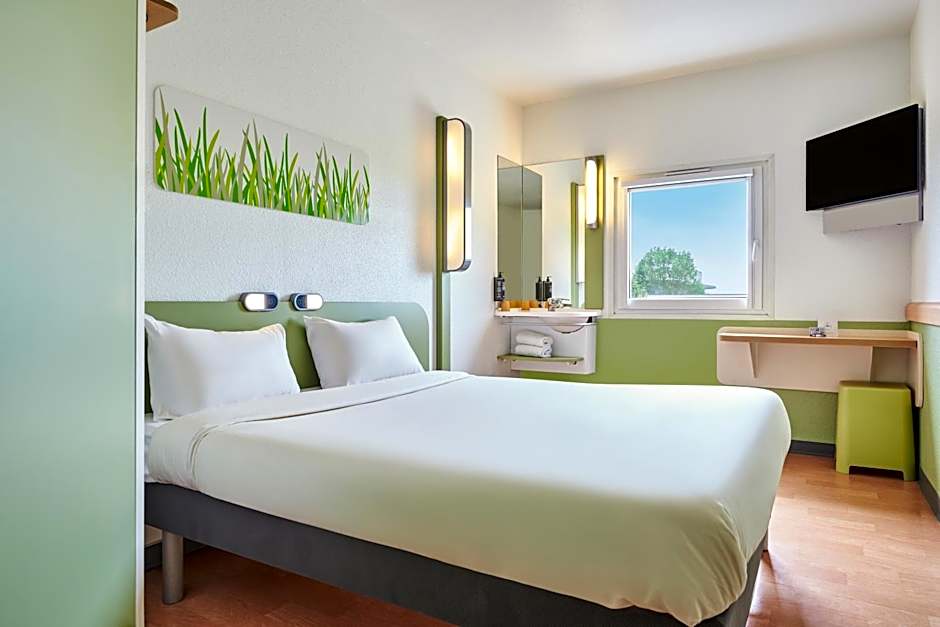 Photo 1 of 10 of Double Room