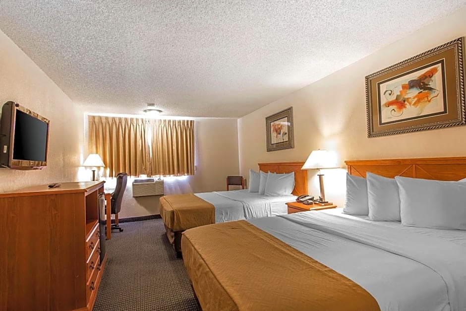 Econo Lodge  Inn & Suites Clinton