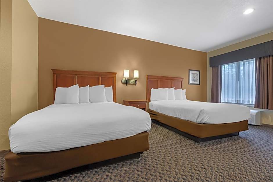 Best Western Plus Shamrock Inn & Suites