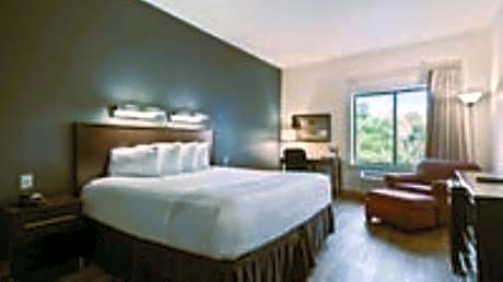King Room - Non Smoking/Interior Hall