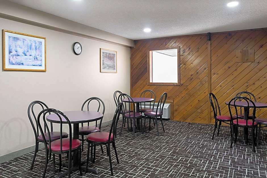 Super 8 by Wyndham Dyersville