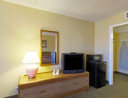 Americas Best Value Inn & Suites Conway