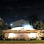 Colony Club Inn & Suites