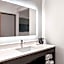 La Quinta Inn & Suites by Wyndham Indianapolis Airport Executive