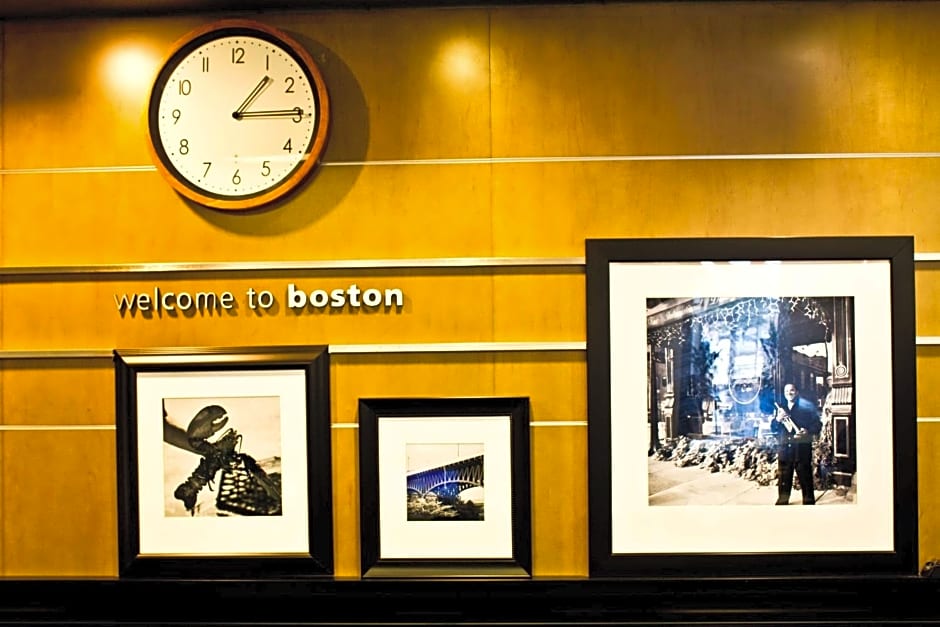 Hampton Inn By Hilton And Suites At Boston Crosstown Center