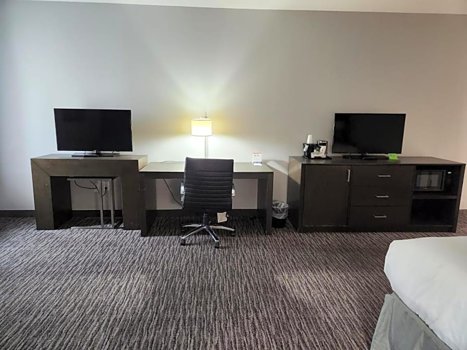La Quinta Inn & Suites by Wyndham Dallas Grand Prairie North