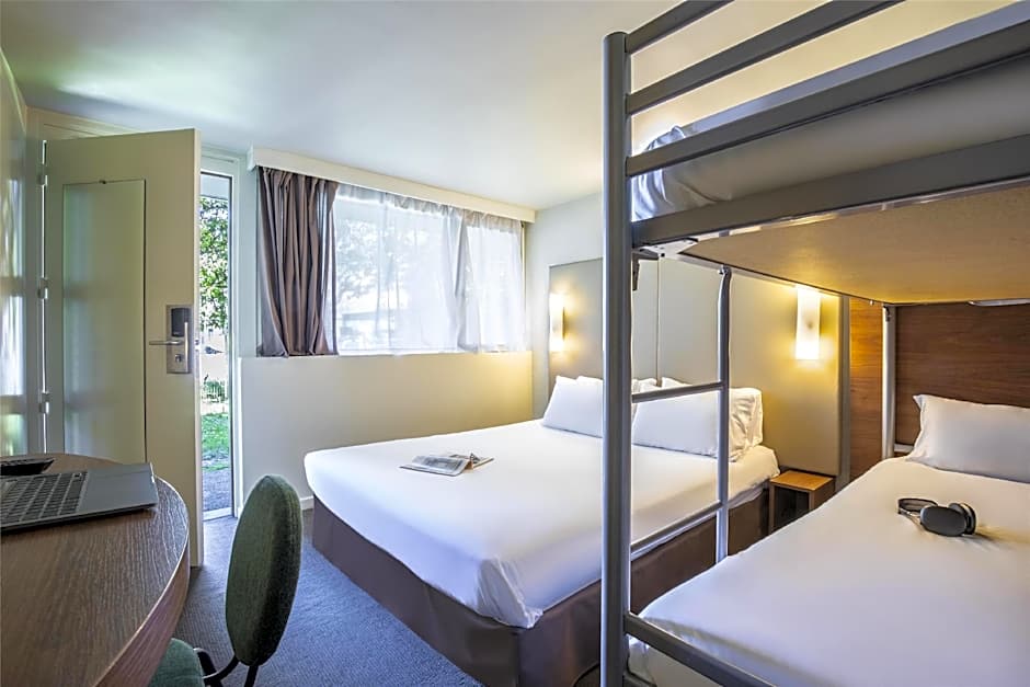 Photo 1 of 3 of 1 Double Bed and 2 Twin Beds