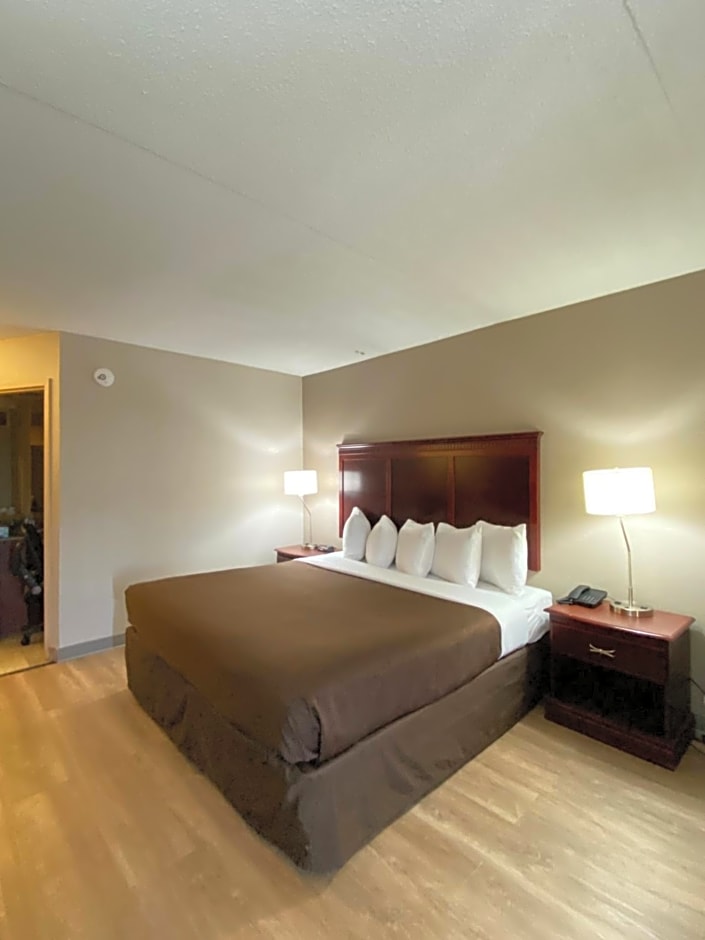 Clarion Inn And Suites Grand Rapids