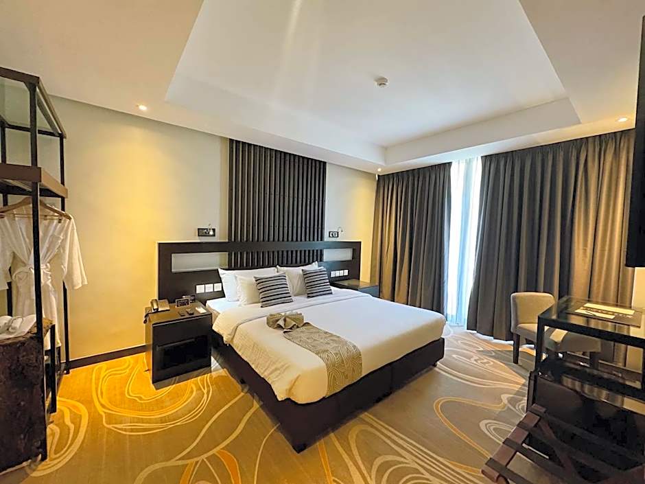 Photo 1 of 6 of Executive Suite