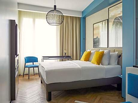 Deluxe Queen Room