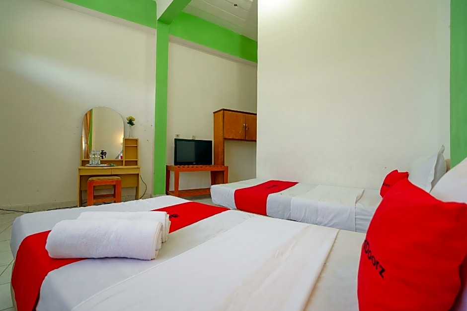 RedDoorz @ Tuktuk Danau Toba