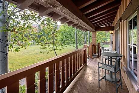 2 Bedroom Presidential Suite, Mountain &amp; Golf view, Balcony