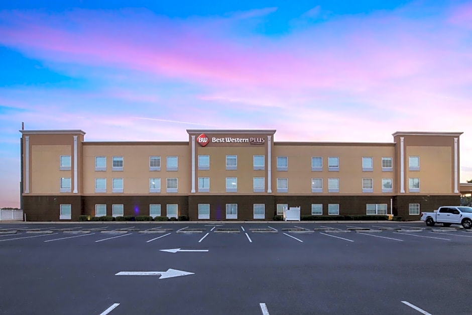 Best Western Plus Brunswick Inn & Suites