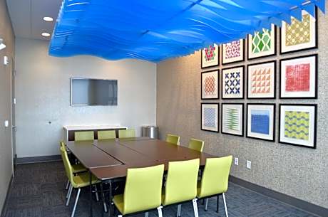 Holiday Inn Express & Suites Charlotte NE - University Area By IHG