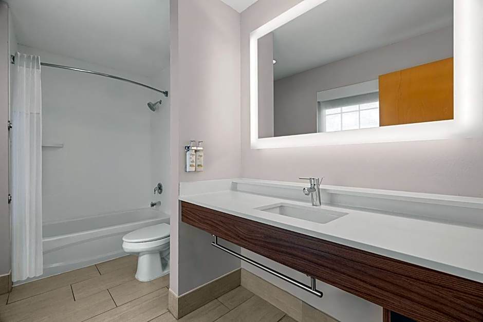 Holiday Inn Express & Suites Harrison By IHG