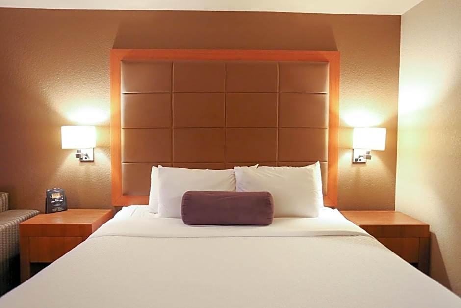 Prairie Crest Calgary Airport by IHG