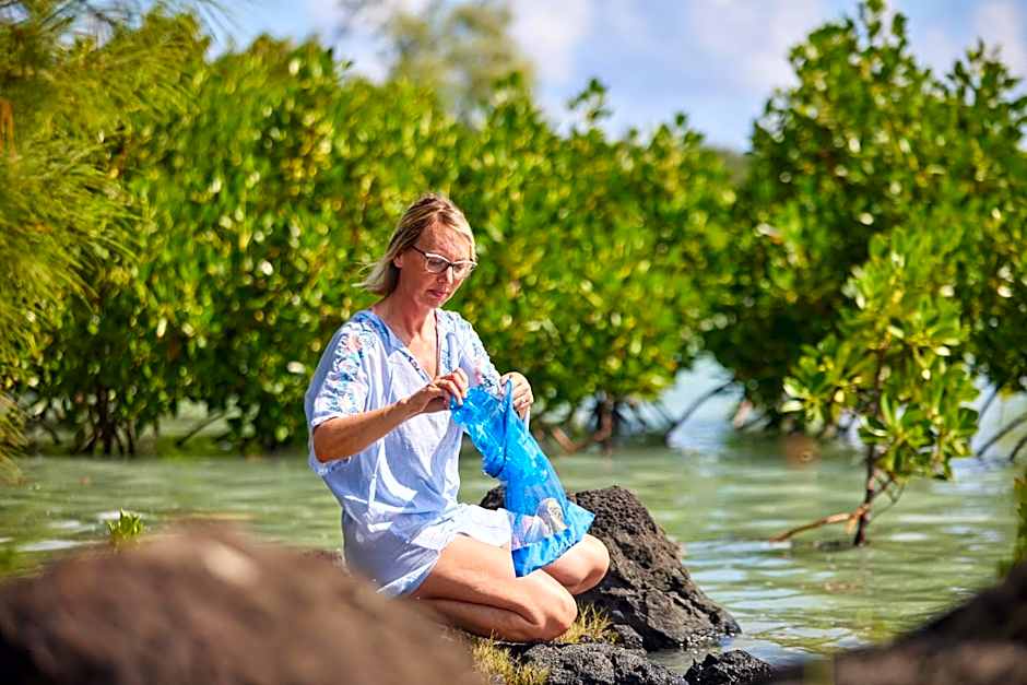 Lagoon Attitude (Adults Only)