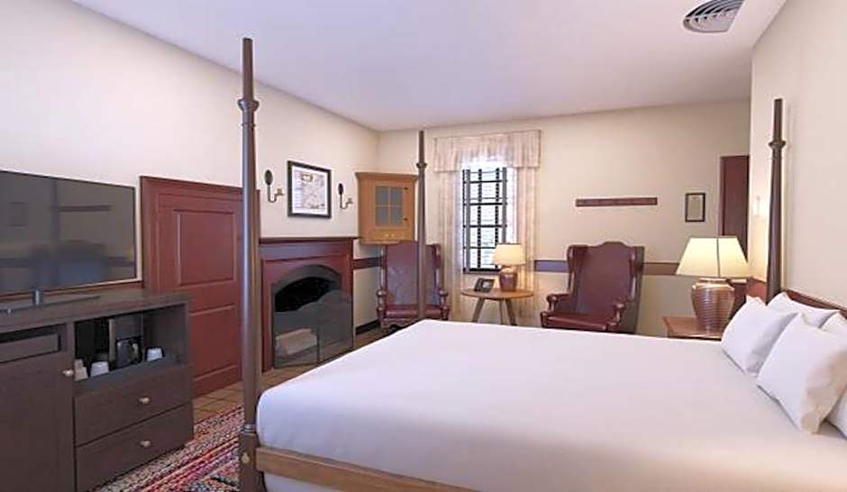 Colonial Houses, an official Colonial Williamsburg Hotel