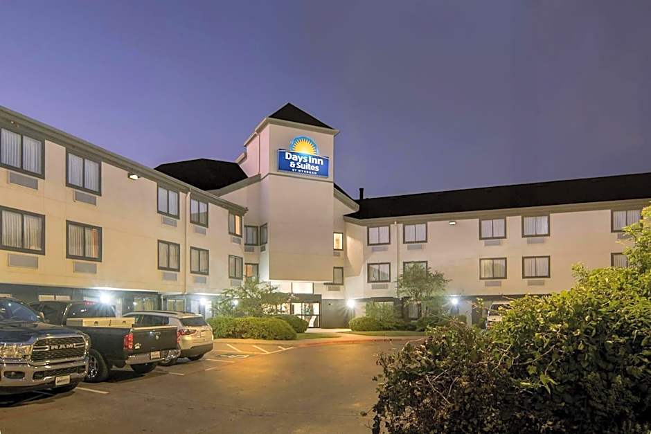 Days Inn & Suites by Wyndham DeSoto