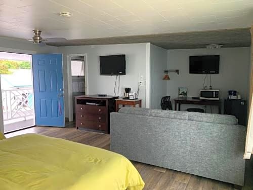 Beachfront Inn