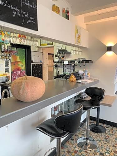 Hotel restaurant le 108