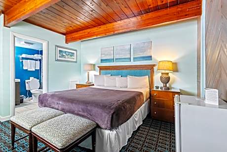 Oceanfront Inn, Inlet View, King Bed, #9