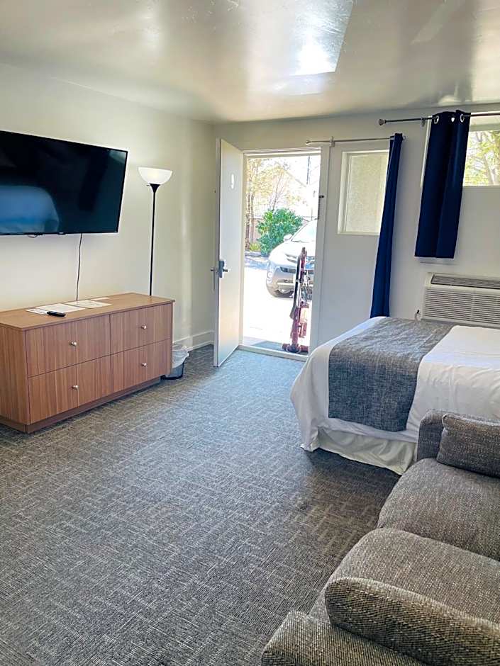 Blue Sage Inn & Suites