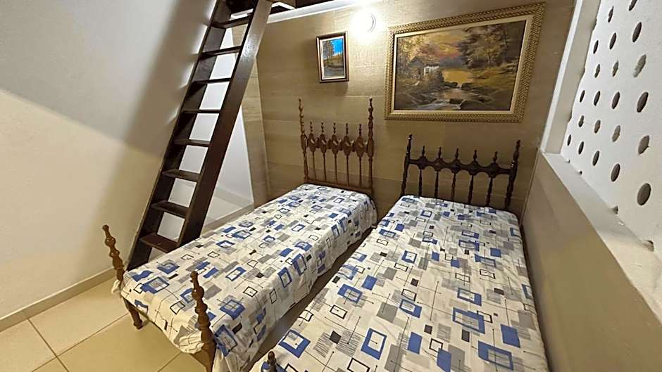 Spacious house for up to 19 people, 5 minutes from the beach.