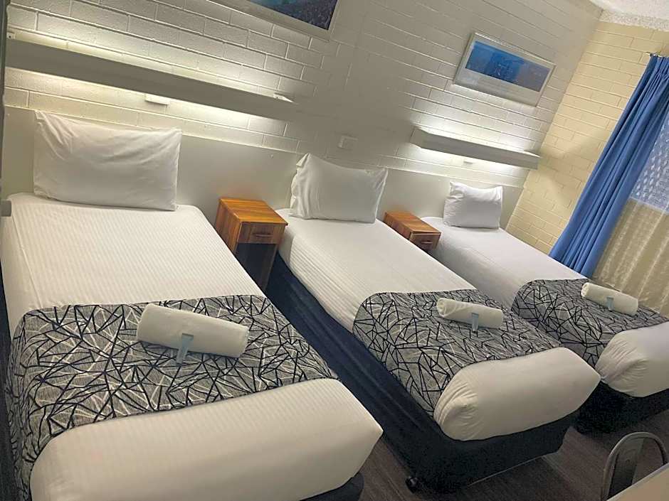 Coastal Bay Motel