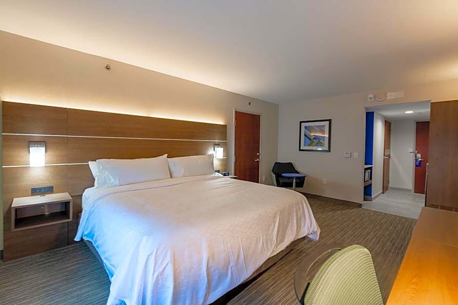 Holiday Inn Express & Suites Arlington North Stadium Area By IHG