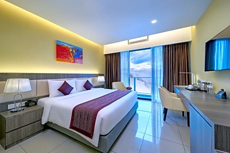 Deluxe Double Room : Awana Trail Tickets for 2 & Voucher RM 30 for Party Karaoke Room 