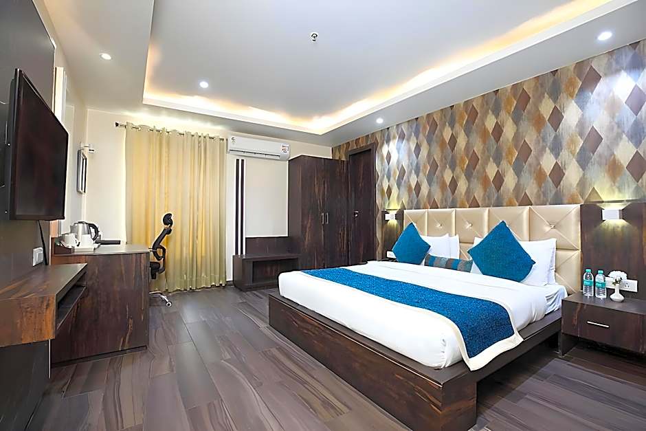 Pinnacle by Click Hotels, Lucknow