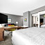 Hampton Inn & Suites Bakersfield Central
