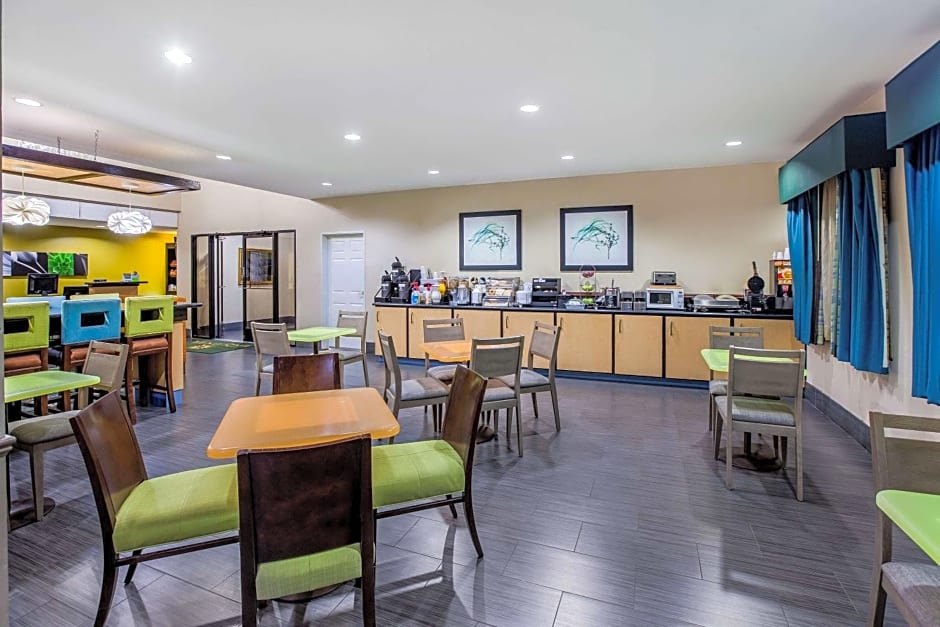 La Quinta Inn & Suites by Wyndham Pasadena