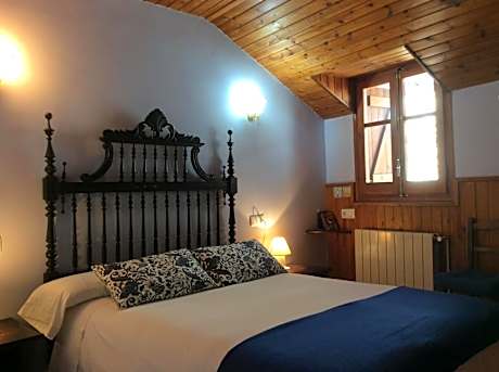 Apartment with Mountain View