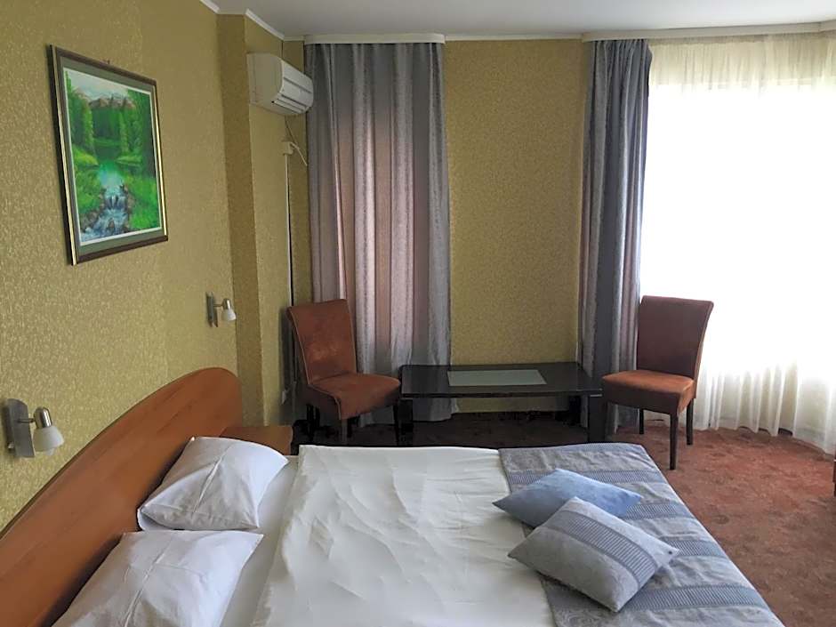 Family Hotel Lazuren Briag