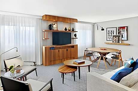 Executive Family Room, Executive Family room, Bedroom 1: 1 King, Bedroom 2: 2 Twin